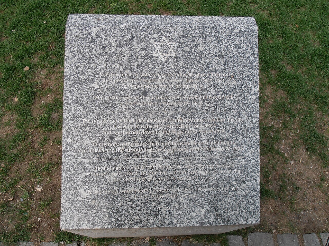 Gedenkstein für die Iglauer Synagoge und die ermordeten jüdischen Einwohner. Aufnahme von 2013.